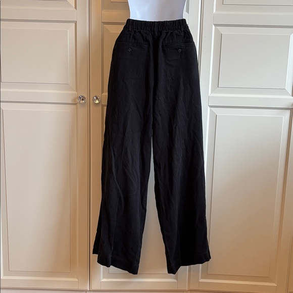 Everlane The Trouser In Buttersoft Black
size 10
NWT
Casual effortless - Picture 8 of 17